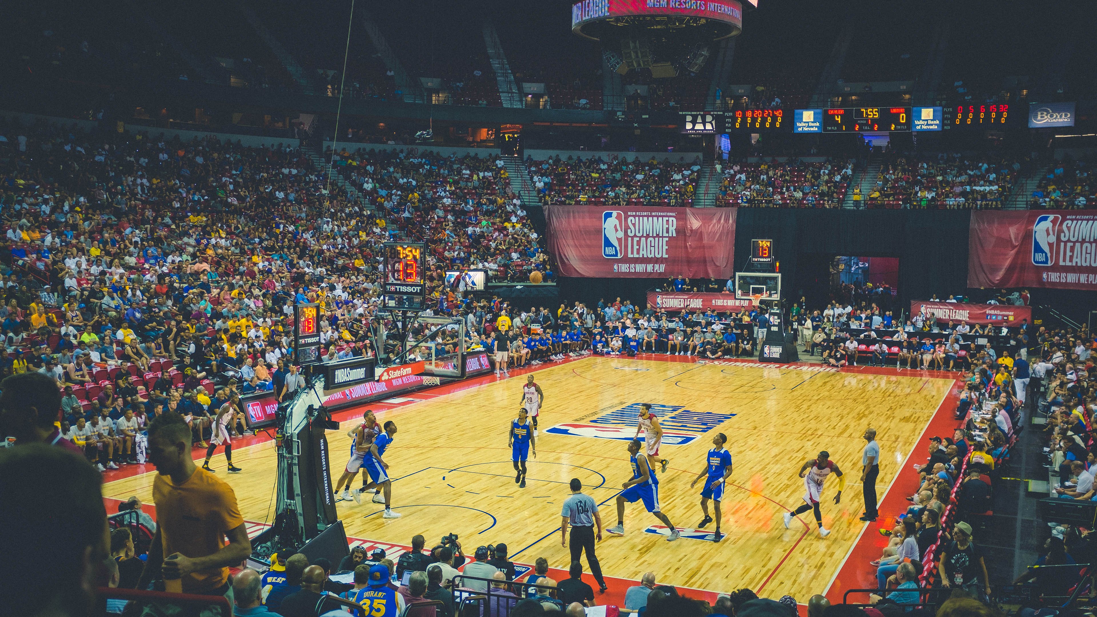 《电竞赛事Vlog:幕后花絮带你走进比赛现场》,电竞比赛现场视频